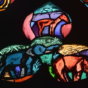 Feldkirch, Dompfarrkirche hl. Nikolaus, Detail, Rosette Schöpfung, Martin Häusle 1960