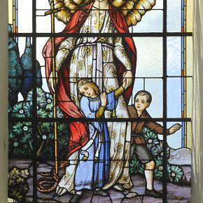 Hittisau, Pfarrkirche Hl. Drei Könige, 1943 ENGEL GOTTES, SCHÜTZET UNSERE JUGEND! Tiroler Glasmalerei