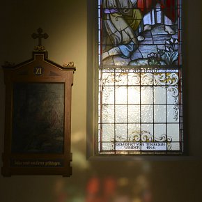 Müselbach (Alberschwende), Herzen Jesu und Mariae, Lichtspiel, Christus heilt Blinden Sei Sehend 1940 41 Tiroler Glasmalerei