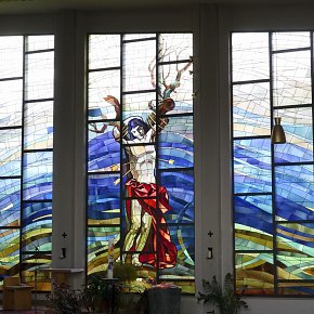 Zwischenwasser Muntlix Pfarrkirche Hl. Fidelis, hl. Sebastian, Hans Strobl, Tiroler Glasmalereianstalt, Innsbruck 1962