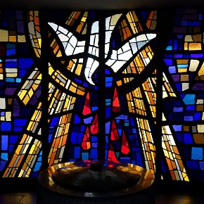 Rankweil, St. Josef, Taufbecken, Taube, Betonglas 1968 Erwin Lutz-Waldner