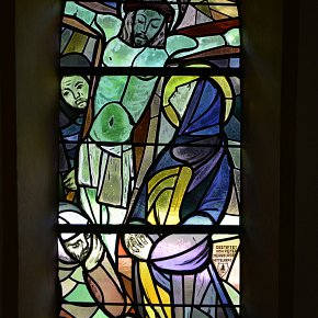 Riezlern-Schwende, Fatima Kapelle Maria Dank, Maria unterm Kreuz, Hubert Berchtold 1949, Ausführung Mayer-Zettler, München
