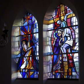 Schwarzach, Lourdeskapelle, Madonna und Kreuzabnahme, Hubert Berchtold 1964