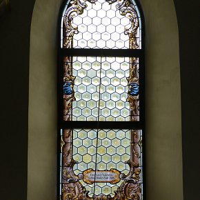 ​St. Gallenkirch, Hl. Gallus, Ornamentfenster, Dem Vater Valentin Gattin u Kinder Zint 1898