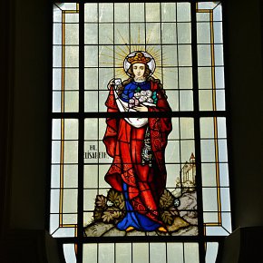 Dalaas – Hl. Mutter Anna in Außerwald (Wald am Arlberg), hl. Elisabeth, Gespendet v. Geschw. Josef, Anton u. Elisabeth Berthold, Wald, Tiroler Glasmalerei 1931